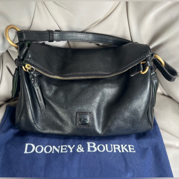 DOONEY & BOURKE BLACK LEATHER SHOULDER BAG WITH GREEN TUSSLES - Picture 4 of 10